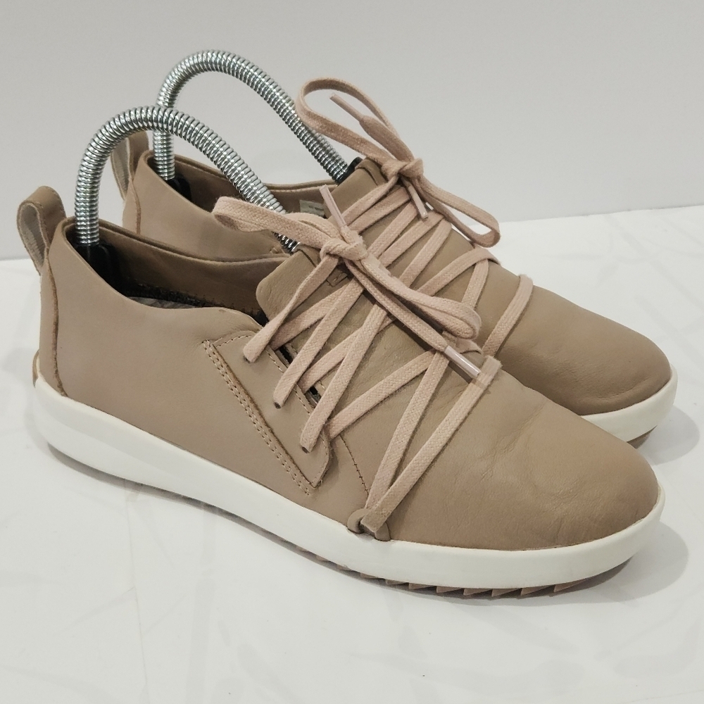 OluKai Malua Li Warm Taupe 20389 Size 7 Women's Leather Comfort Casual Shoes